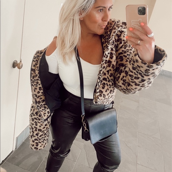 [Lovers + Friends x Revolve] Brynlee Puffer Jacket - Picture 3 of 7